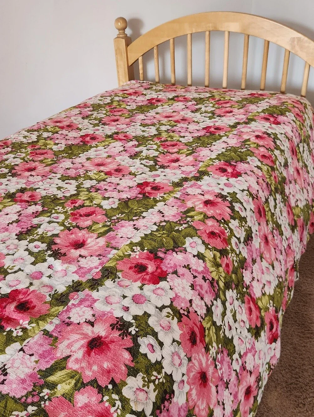 HANDMADE Patchwork Quilt Tied 80 x 65 Floral Vintage Multicolor Cottage Cabin
